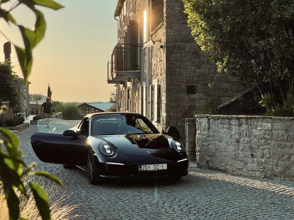 Experience Istria in the iconic Porsche 911 Carrera 4 Cabrio II (991)